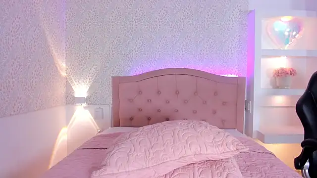layla-Play online show from 06/11/26, 12:32