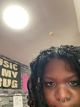 Snapshot of Nyla_xox chatting on 04/19/26, 10:34 Nyla xox online show from 04/19/26, 10:34