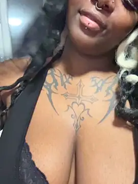 Snapshot of Nyla_xox chatting on 04/18/26, 12:35 Nyla xox online show from 04/18/26, 12:35