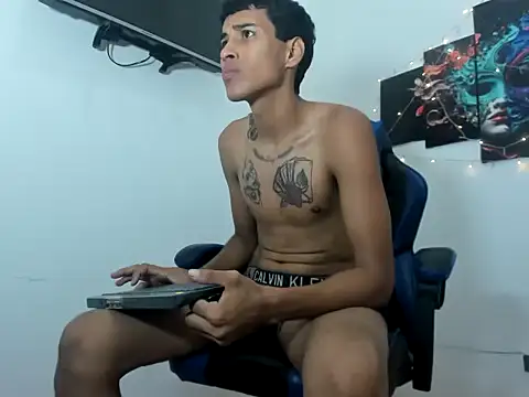 Snapshot of axeel-king chatting on 04/14/26, 12:32 axeel-king online show from 04/14/26, 12:32