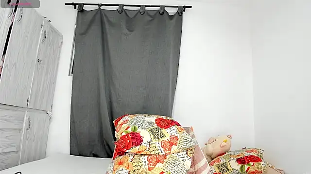 Alexandrasaenz23 online show from 04/16/26, 02:34