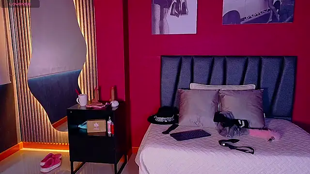 Charlott  18 online show from 05/15/26, 01:20