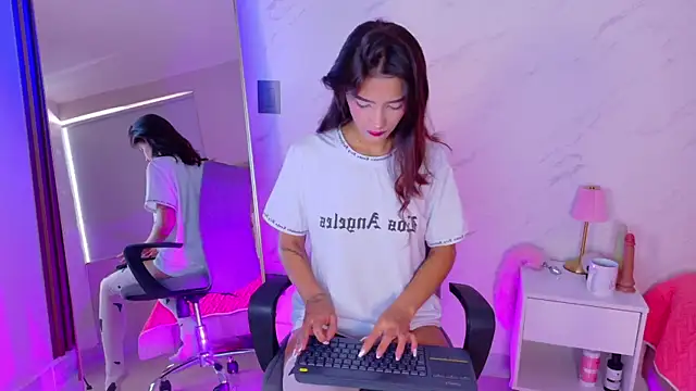 Charlott  18 online show from 04/14/26, 01:27