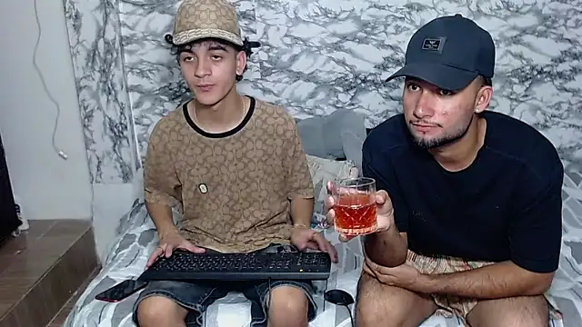 Snapshot of escanor_ar chatting on 03/25/26, 02:23 escanor ar online show from 03/25/26, 02:23