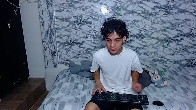 Snapshot of escanor_ar chatting on 04/04/26, 06:42 escanor ar online show from 04/04/26, 06:42