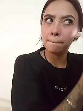 Snapshot of AuroraaMoonn chatting on 04/05/26, 11:11 AuroraaMoonn online show from 04/05/26, 11:11