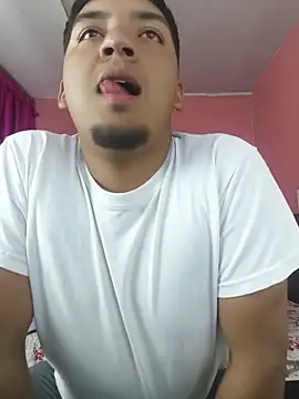 Snapshot of Itsdavidxxx chatting on 04/04/26, 03:57 Itsdavidxxx online show from 04/04/26, 03:57