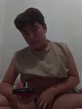 Snapshot of upssamuuu chatting on 04/08/26, 04:03 upssamuuu online show from 04/08/26, 04:03