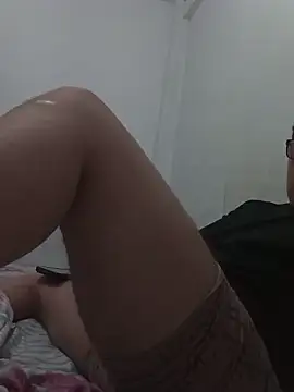 Snapshot of upssamuuu chatting on 04/10/26, 09:00 upssamuuu online show from 04/10/26, 09:00