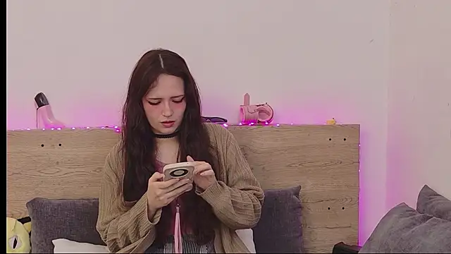 Sweet Alice S online show from 04/25/26, 09:45