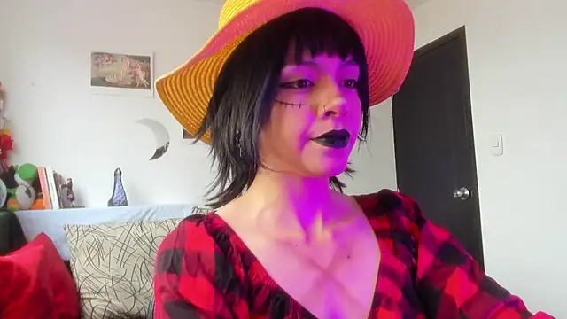 Snapshot of Nyxara- chatting on 07/19/26, 05:10 Nyxara- online show from 07/19/26, 05:10