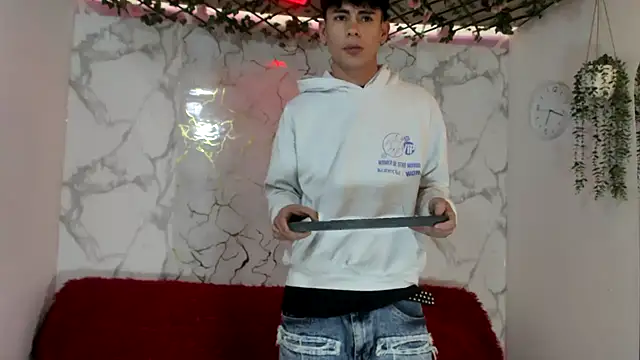 QuadFlameX0 online show from 04/11/26, 08:12