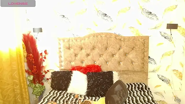 Snapshot of Luna-Foxx chatting on 04/15/26, 07:58 Luna-Foxx online show from 04/15/26, 07:58