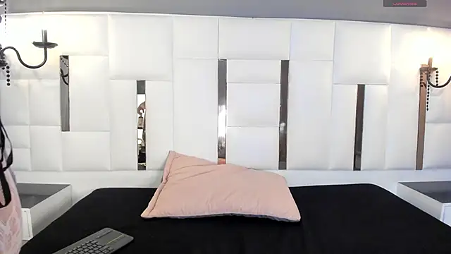 Snapshot of magic_zantana chatting on 04/07/26, 05:15 magic zantana online show from 04/07/26, 05:15