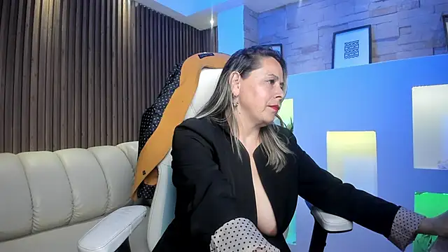 Snapshot of Cinthya_roberts chatting on 04/06/26, 07:48 Cinthya roberts online show from 04/06/26, 07:48