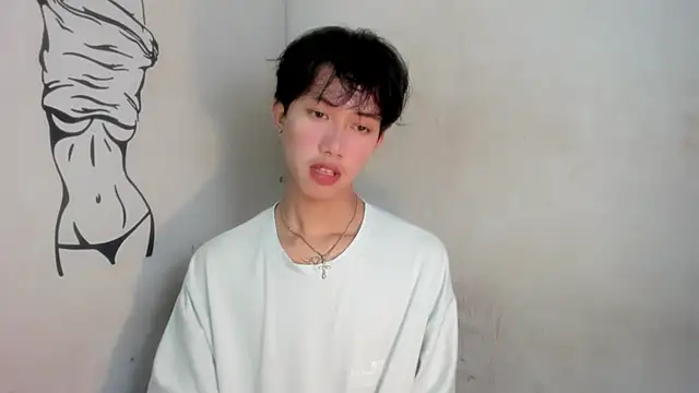 Snapshot of luxurioux_blake chatting on 04/14/26, 03:28 luxurioux blake online show from 04/14/26, 03:28