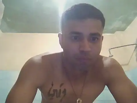 User 02  online show from 06/19/26, 01:00