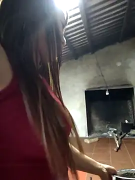 xinhxinh-cute online show from 05/12/26, 11:05