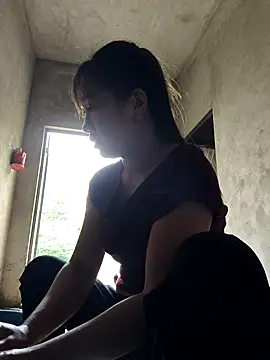 xinhxinh-cute online show from 04/22/26, 03:35
