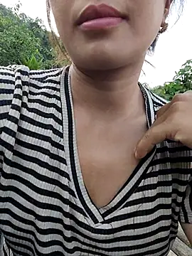 xinhxinh-cute online show from 04/12/26, 10:51