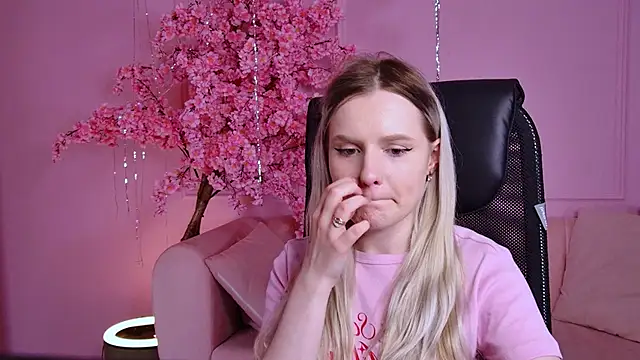 Snapshot of SherriButlers chatting on 04/01/26, 01:52 SherriButlers online show from 04/01/26, 01:52