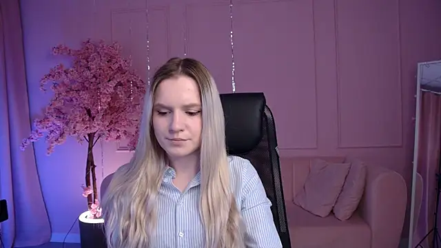 Snapshot of SherriButlers chatting on 04/13/26, 09:13 SherriButlers online show from 04/13/26, 09:13