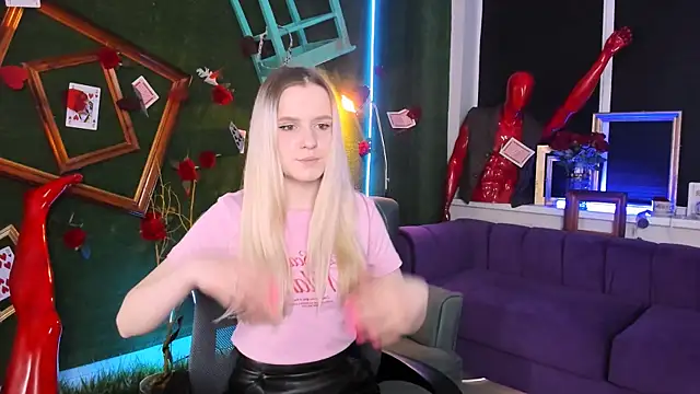 Snapshot of SherriButlers chatting on 04/14/26, 05:23 SherriButlers online show from 04/14/26, 05:23