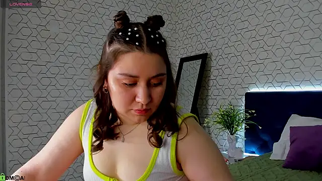 Maya Raay online show from 04/19/26, 01:06