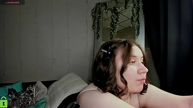 Maya Raay online show from 05/18/26, 01:06