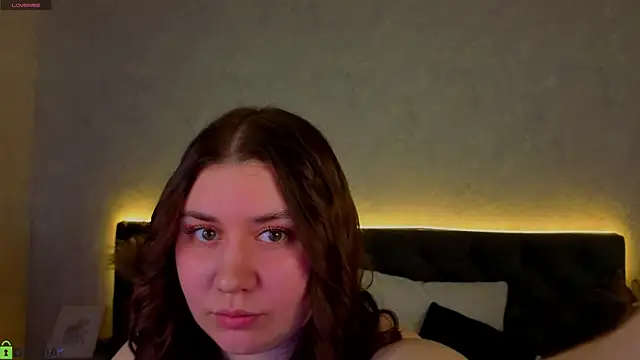 Snapshot of Maya_Raay chatting on 04/11/26, 01:13 Maya Raay online show from 04/11/26, 01:13