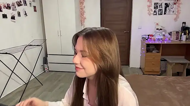 NyelleSpir online show from 04/10/26, 03:08