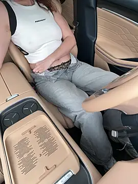 Snapshot of KatyMotS chatting on 04/14/26, 12:32 KatyMotS online show from 04/14/26, 12:32