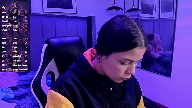 Kikii 1 online show from 04/28/26, 03:44