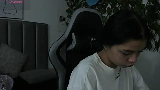 Kikii 1 online show from 06/12/26, 04:43