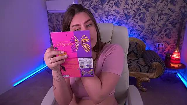 Snapshot of HeyKitten chatting on 04/12/26, 07:22 HeyKitten online show from 04/12/26, 07:22