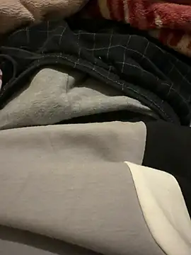 shyyyyy0 online show from 04/15/26, 01:33