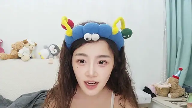 Snapshot of cc-8 chatting on 04/07/26, 02:19 cc-8 online show from 04/07/26, 02:19