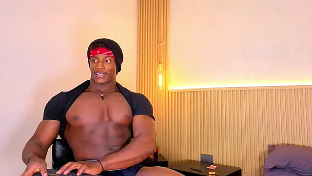 Snapshot of maxmuscle10 chatting on 06/04/26, 07:35 maxmuscle10 online show from 06/04/26, 07:35