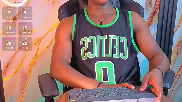 Snapshot of maxmuscle10 chatting on 04/14/26, 07:30 maxmuscle10 online show from 04/14/26, 07:30