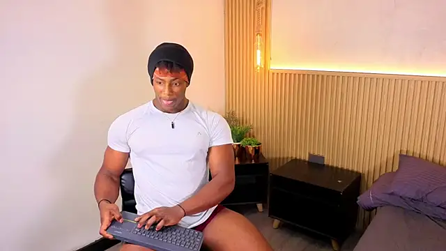 Snapshot of maxmuscle10 chatting on 06/09/26, 05:41 maxmuscle10 online show from 06/09/26, 05:41