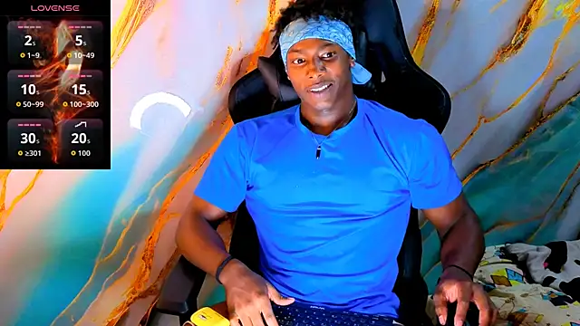 Snapshot of maxmuscle10 chatting on 03/30/26, 10:33 maxmuscle10 online show from 03/30/26, 10:33