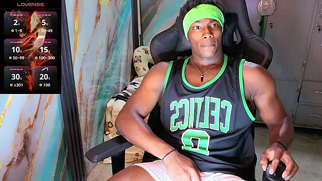 Snapshot of maxmuscle10 chatting on 03/25/26, 02:38 maxmuscle10 online show from 03/25/26, 02:38