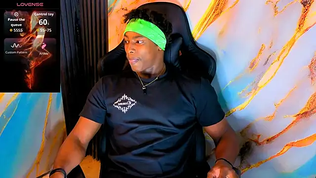 Snapshot of maxmuscle10 chatting on 04/01/26, 10:27 maxmuscle10 online show from 04/01/26, 10:27