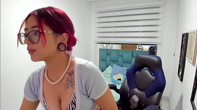 Snapshot of Sara_Red_X chatting on 04/08/26, 03:19 Sara Red X online show from 04/08/26, 03:19