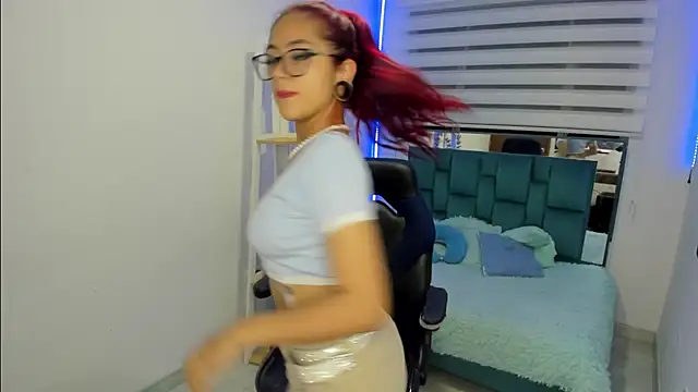 Snapshot of Sara_Red_X chatting on 04/03/26, 03:13 Sara Red X online show from 04/03/26, 03:13