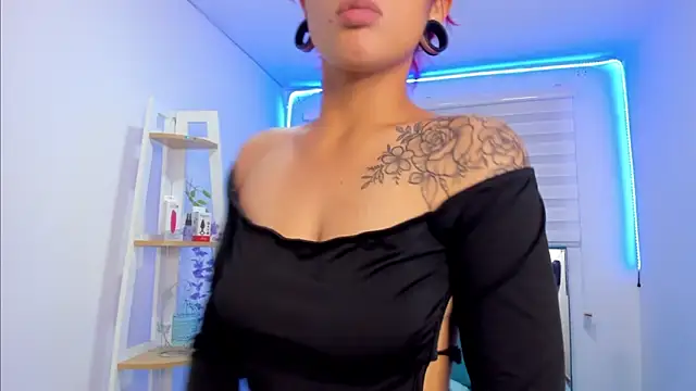 Snapshot of Sara_Red_X chatting on 04/01/26, 04:14 Sara Red X online show from 04/01/26, 04:14