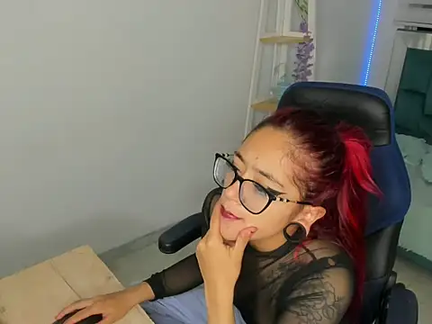 Snapshot of Sara_Red_X chatting on 04/09/26, 06:19 Sara Red X online show from 04/09/26, 06:19