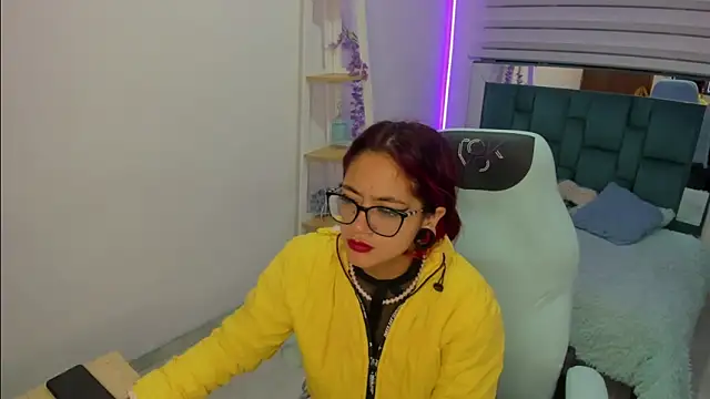 Sara Red X online show from 04/23/26, 03:24