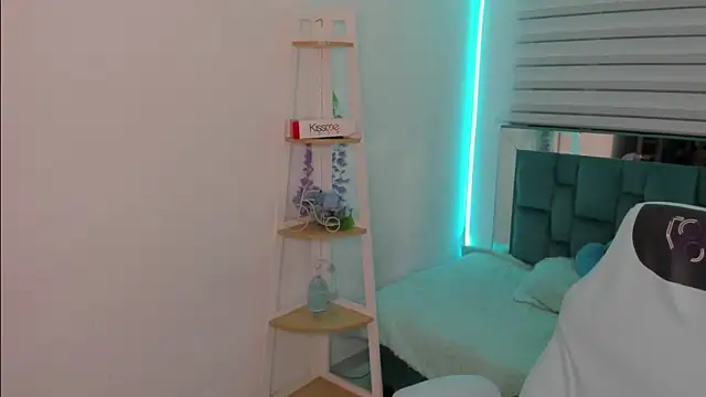 Sara Red X online show from 05/28/26, 03:14
