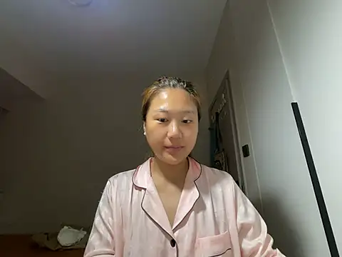 Snapshot of tutu512 chatting on 06/20/26, 05:18 tutu512 online show from 06/20/26, 05:18
